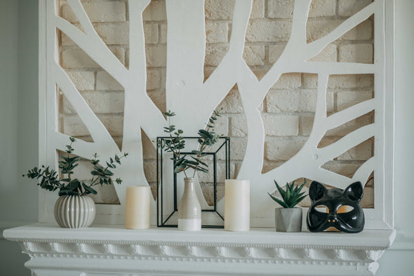 Using Mantle Decorations in Your Mantle-less Home