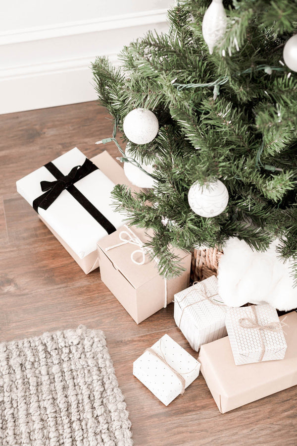11 Unique Ways to Personalize your Holiday Gift Wrap