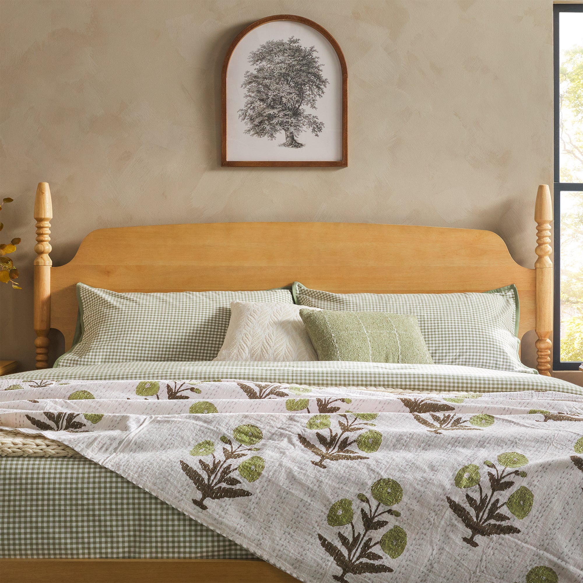 Walker Edison Vivienne Spindle Post Bed - Thumbnail 3