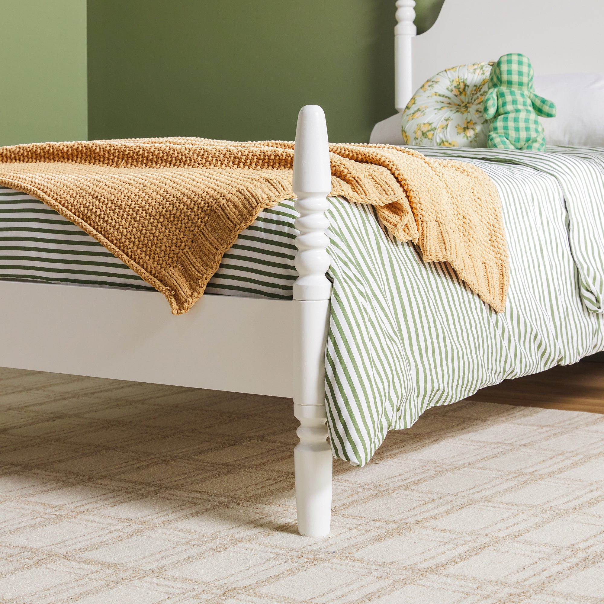 Walker Edison Vivienne Bedframe - Thumbnail 4
